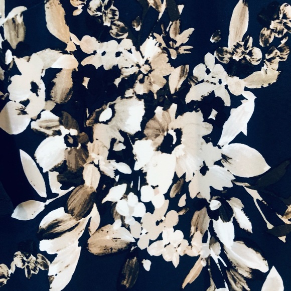 Beautiful dress Tommy Hilfiger.                              Size 8 . - Picture 6 of 7